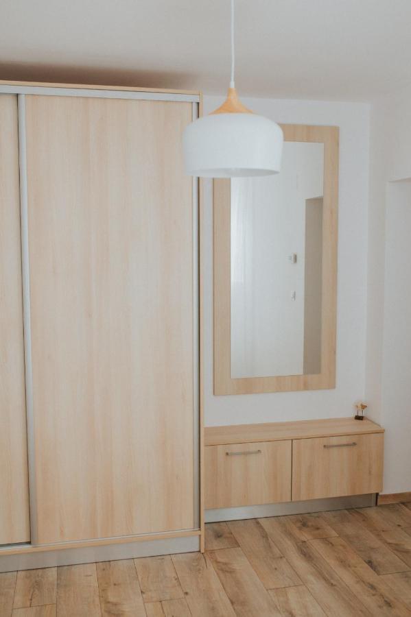 Regim Hotelier Lotusul Verde Орадеа Екстериор снимка