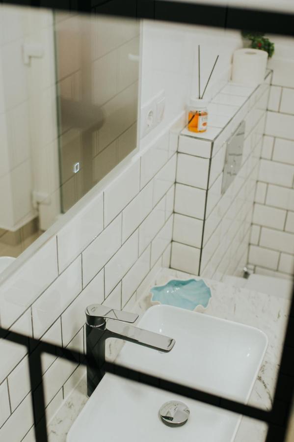 Regim Hotelier Lotusul Verde Орадеа Екстериор снимка