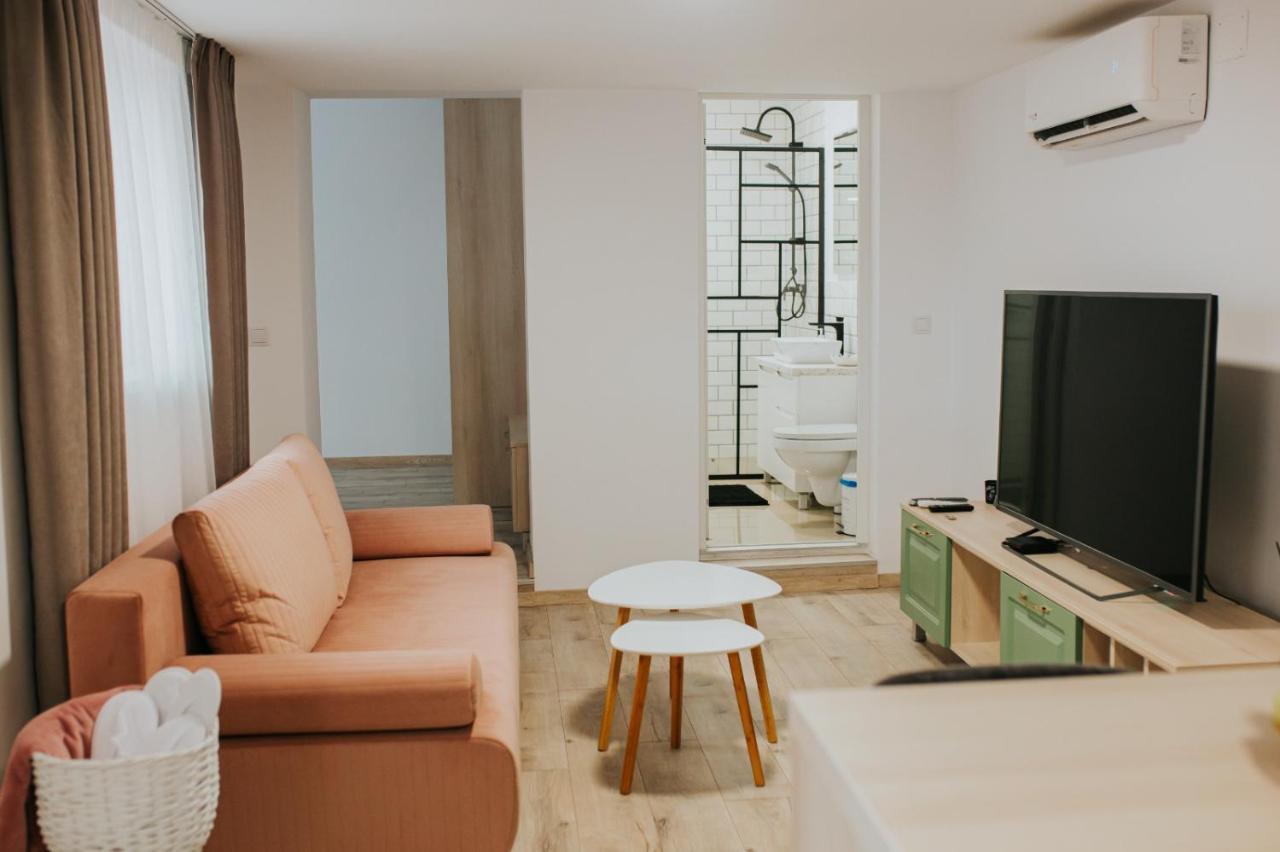 Regim Hotelier Lotusul Verde Орадеа Екстериор снимка
